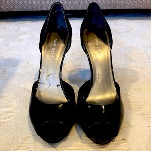 Nine West size 7 black patent leather peep toe
